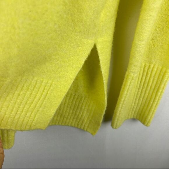 ATHLETA Transit Turtleneck merino wool sweater yellow size small side split - Picture 6 of 10